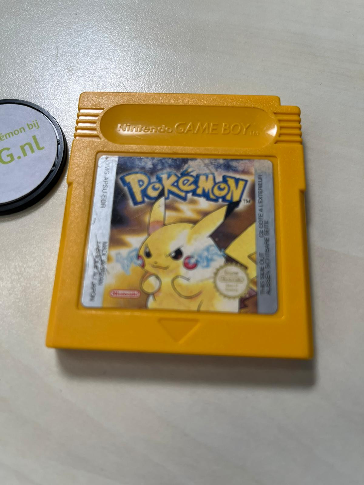 Pokemon Yellow Version (lichte vervaging bovenkant sticker, losse cassette)