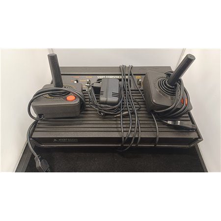 Atari 2600 avec 2 contrôleurs
